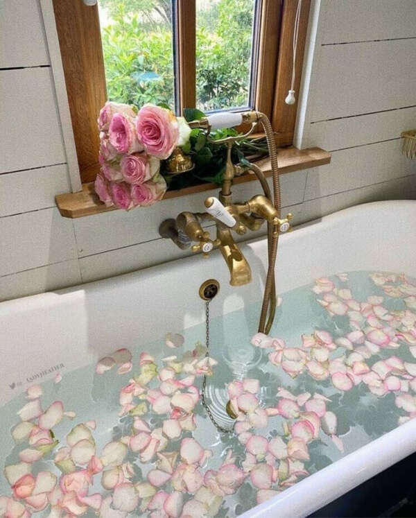Красивую ванную с окном