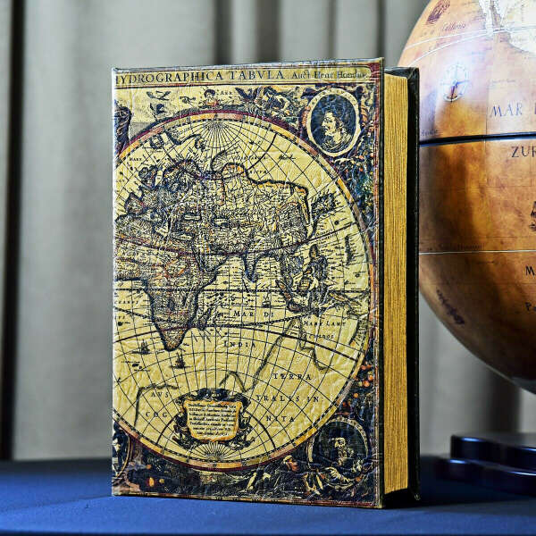 Металлическая книга-сейф «Around the World»