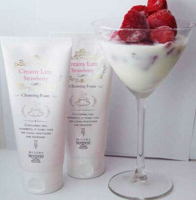 Missha Creamy Latte Strawberry Cleansing Foam