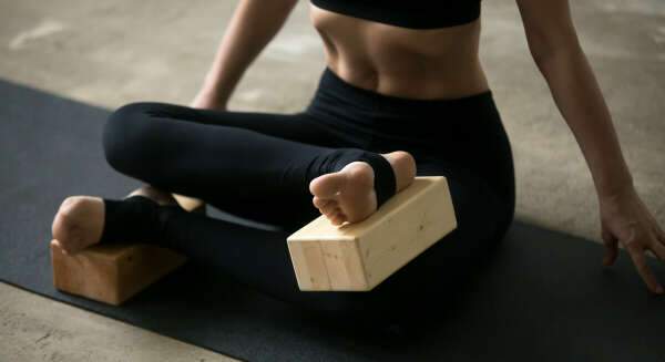 Блоки для йоги деревянные 2 шт (может быть даже с каким-то рисунком)