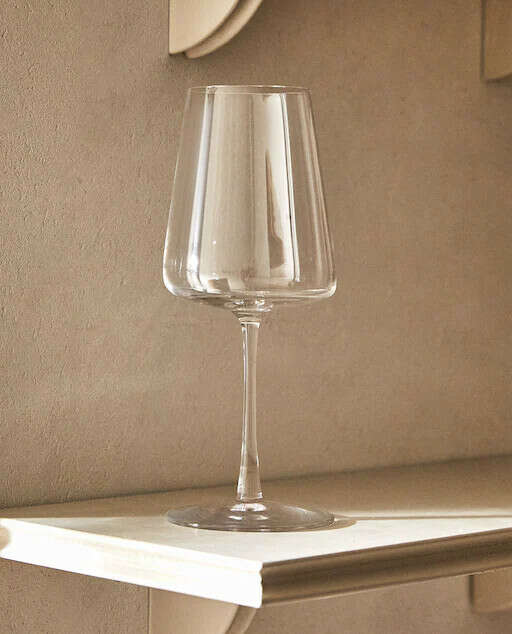 Высокие бокалы для вина