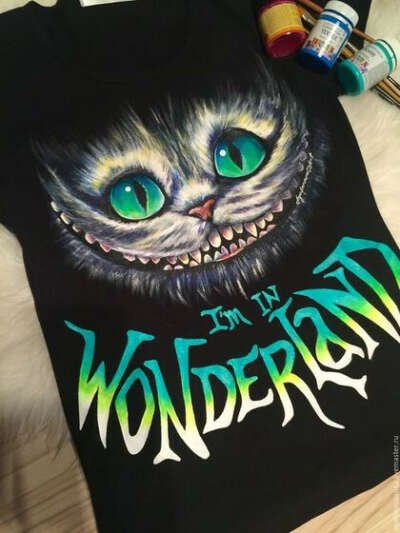 Хочу черную футболку с вручную нарисованным чеширским котом))))