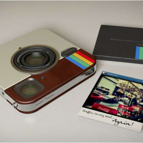 Polaroid http://www.etoday.ru/2013/03/polaroid-instagram-socialmatic.php