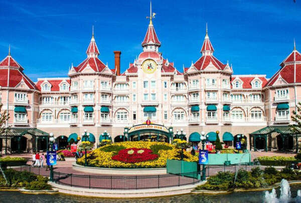 Відвідати паризький Disneyland з коханою людиною