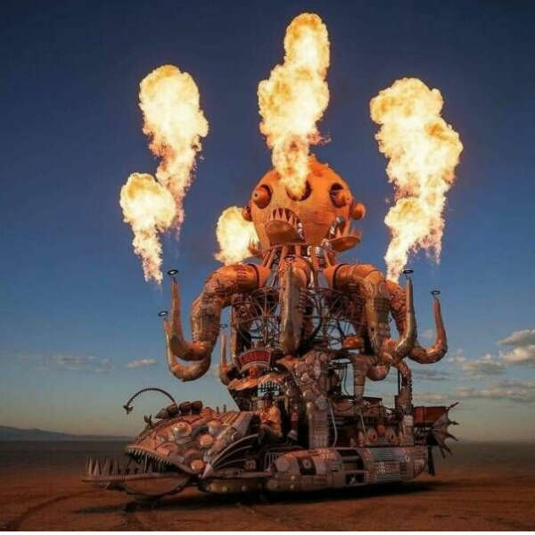 Посетить Burning Man