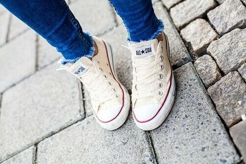 I want white converse ♥