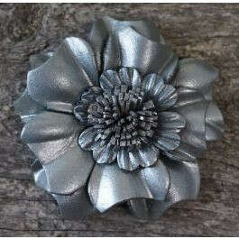 LEATHER FLOWER SILVER CARNATION