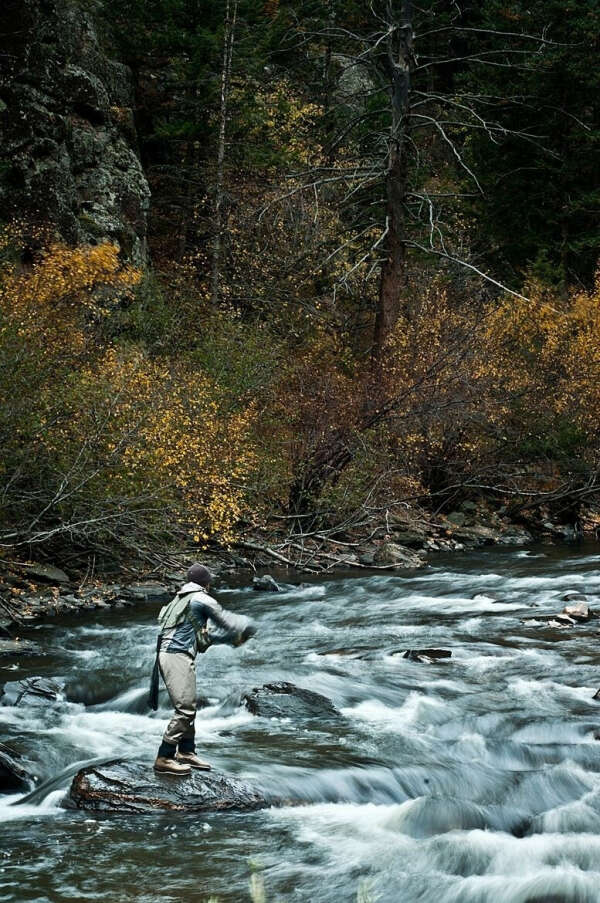 Рыбалка в бурной реке