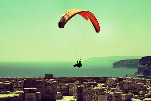 Мечтаю прыгнуть с парашютом.