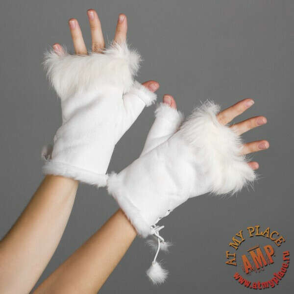 Белые перчатки с мехом