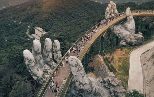 Золотой мост "Руки Бога" во Вьетнаме