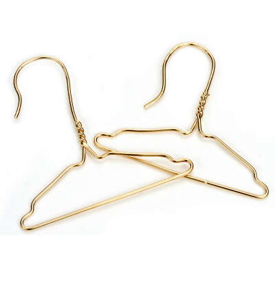 Ироничные серьги Coat Hanger от Miss Bibi