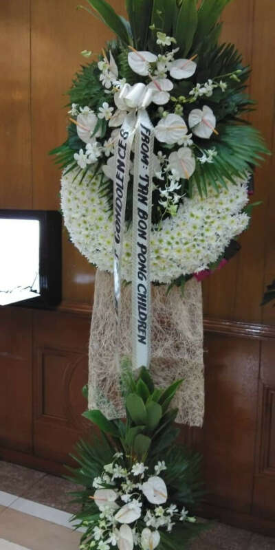 2 layer -Funeral standing Wreath – white