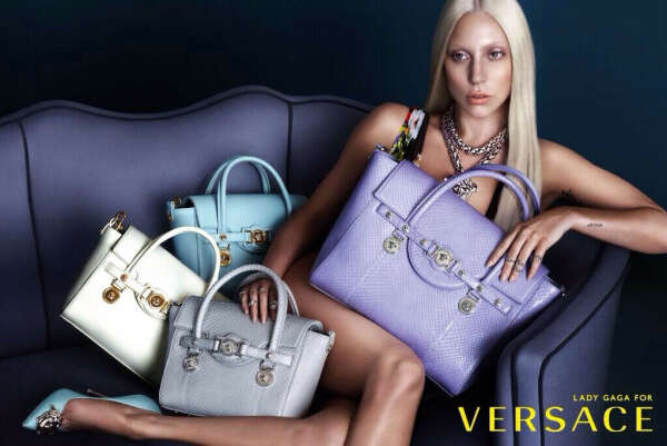 сумку Versace из новой коллекции