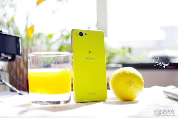 sony z1 compact лайм