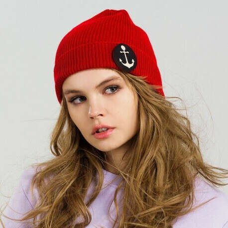 Купить красная шапка с подворотом и значком Якорь для женщин в интернет-магазине - IndigoGift.ru