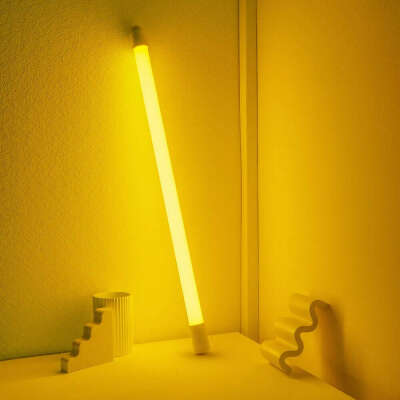 Светодиодная цветная лампа с креплением/ Желтый неоновый свет/ Для спальни, прихожей, веранды/ Светильник на стену, напольный, настольный