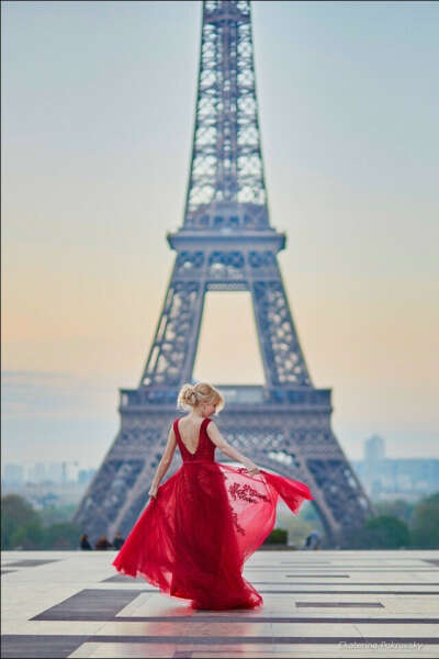 Фотосессию в красивом платье в Париже