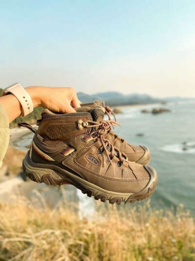 Trekking boots