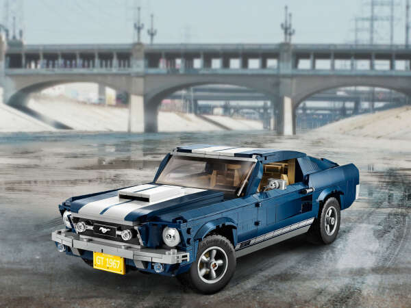 Ford Mustang (LEGO)