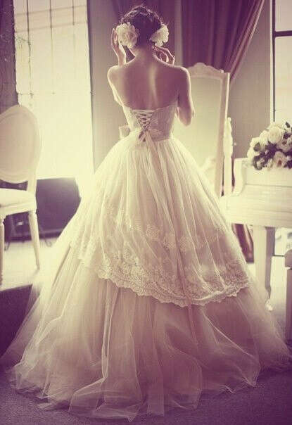 Красивое свадебное платье