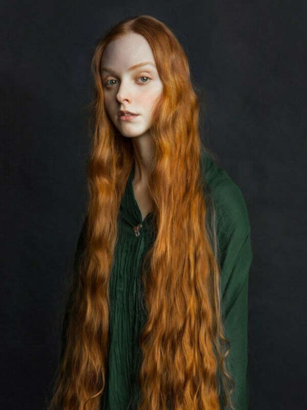 длинные рыжие волосы