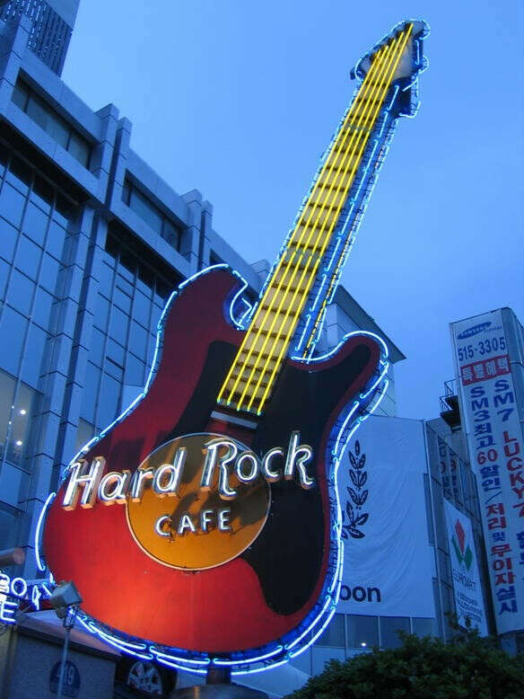 Посетить Hard Rock cafe