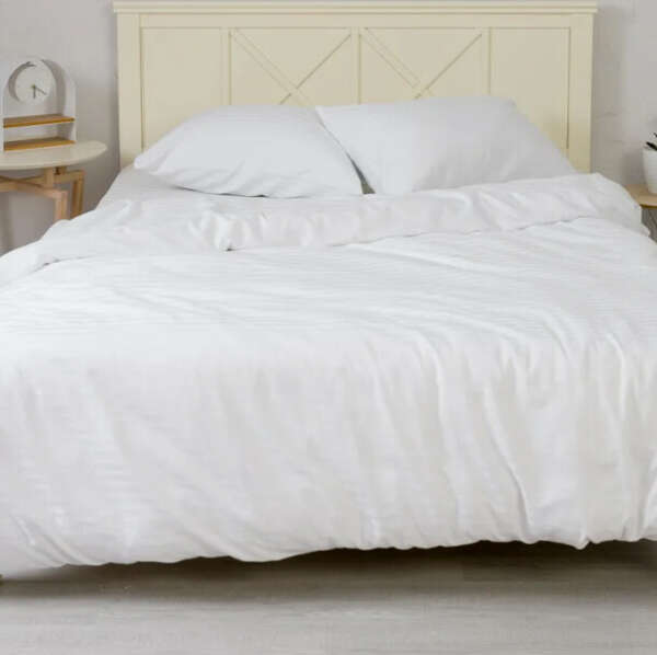 Постельное белье 2 спальный комплект страйп-сатин белое "Дом&Отель"
