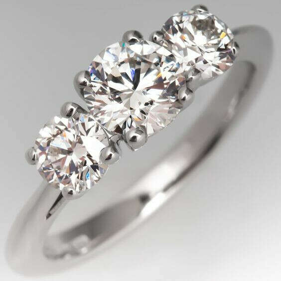 Помолвочное кольцо Tiffany Three Stone из платины