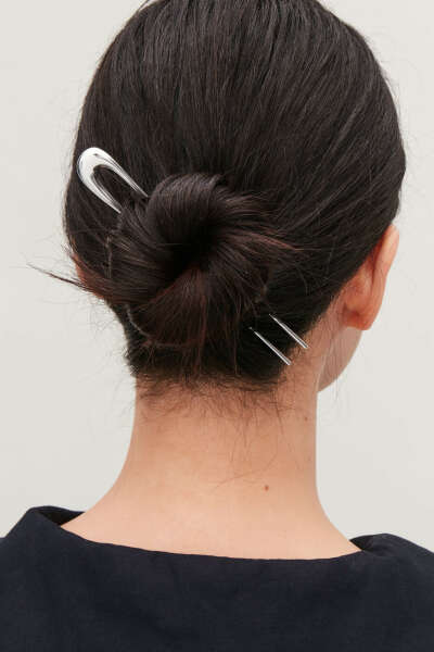 LONG GRADUAL HAIR PIN