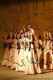 научиться профессионально танцевать армянские танцы