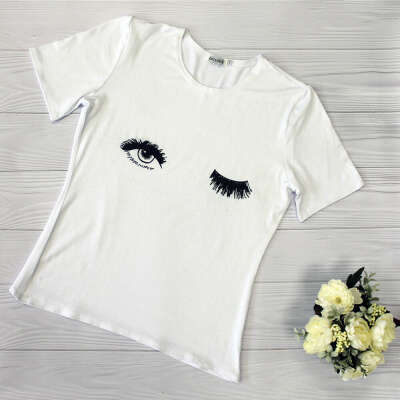 Белая футболка с глазками