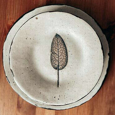 Тарелка с листом
