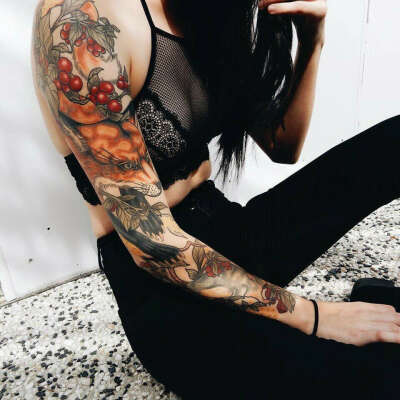Татуировка рукав на тему превращения человека в лиса