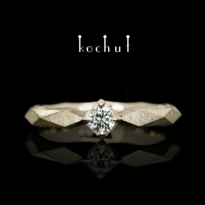 Cochut white gold diamond ring