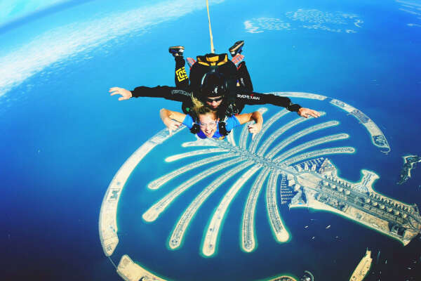 Прыжок с парашютом в Дубаях