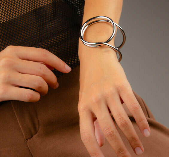 Серебристый двойной браслет с круглой деталью - купить в интернет-магазине Poison Drop с доставкой по Москве и миру