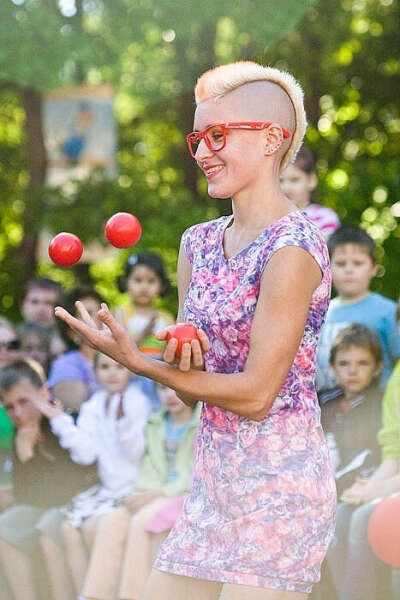 Научится жонглировать