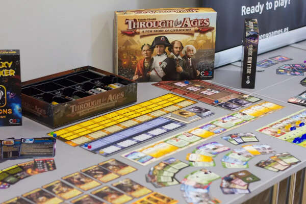 Through the Ages: A New Story of Civilization (Board Game)