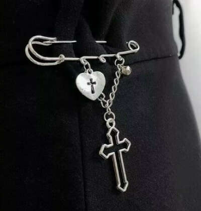 Брошь-булавка на пиджак с цепью и крестом