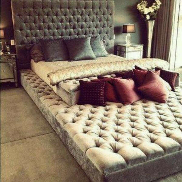 Огромную кровать