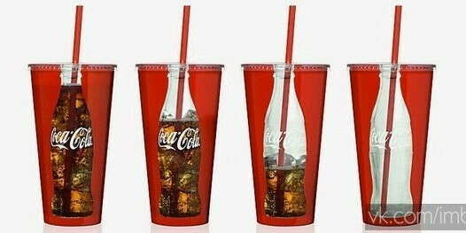 Стаканчик Coca-Сola.