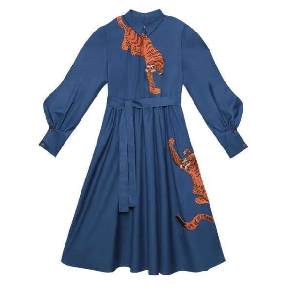 Женское платье с длинными рукавами и вышивкой тигра