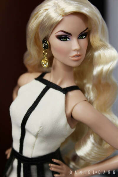 IT Edge Vanessa Perrin Dressed Doll The Fashion Royalty Collection 2014