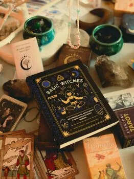 Книга Basic Witches