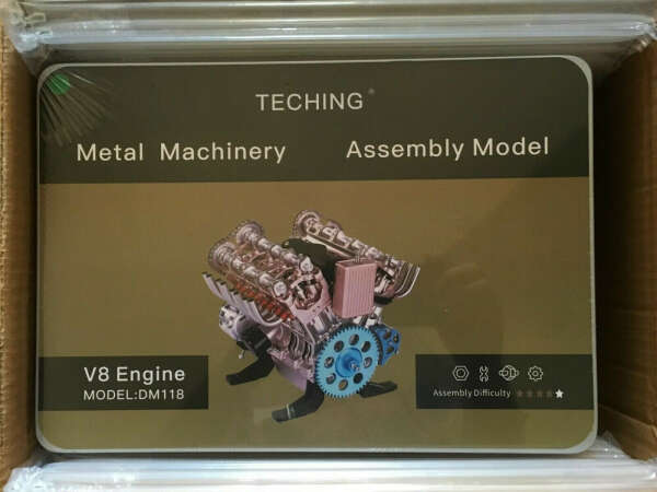 Модель моторизованного двигателя V8