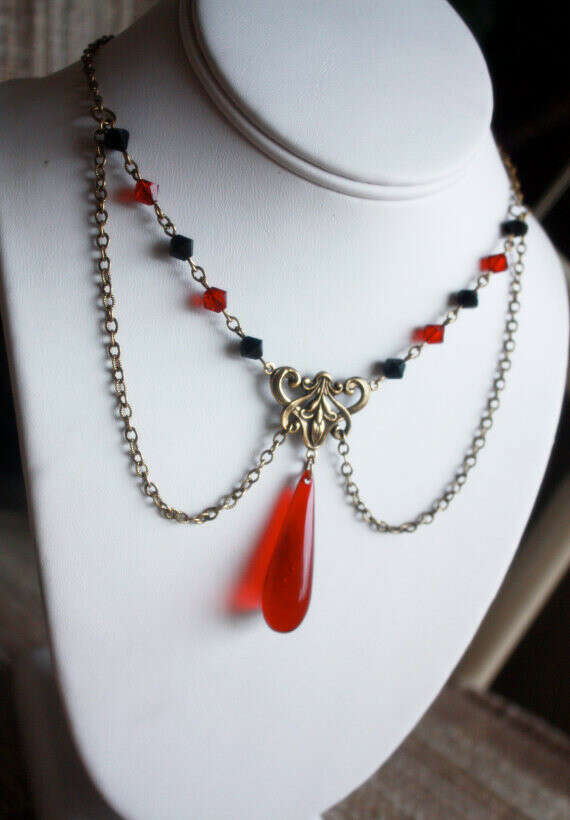 Evil Queen - Victorian Red and Black Necklace