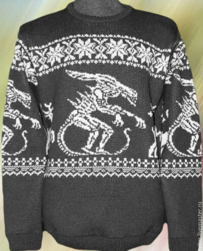 Sweater: Alien Queen