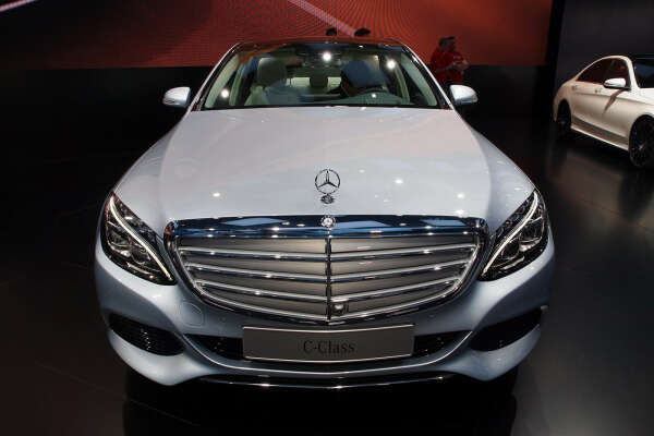 2015 Mercedes-Benz C-Class Makes Stylish Entry at the Detroit Auto Show - Carscoops