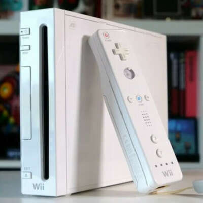 Nintendo WII (Игровая консоль)